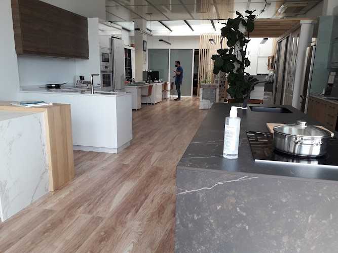 Fotografia tomada fuera de Caamaño - Furniture maker en Bertamiráns, A Coruña