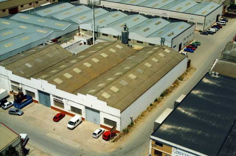 Fotografia tomada fuera de Esqueletajes J. Gimenez Azorin S.L. - Establecimiento de venta de madera en Beniparrell, Valencia