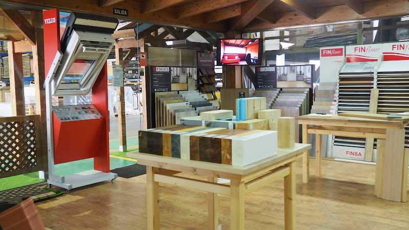 Fotografia tomada fuera de Brico Markt - Establecimiento de venta de madera en Beniparrell, Valencia