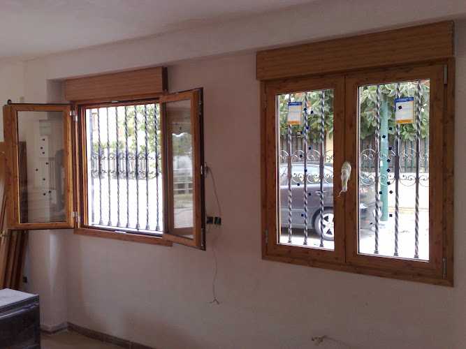 Fotografia tomada fuera de Sistemes Tècnics en Tancaments, C.B. - Metal·listeria en Beniparrell, Valencia