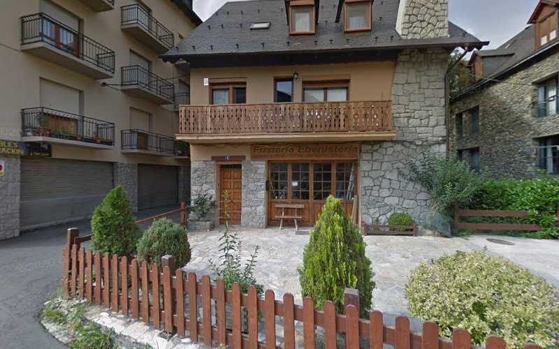 Fotografia tomada fuera de Fusteria Antoni Busquet - Carpintero en Vielha, Lérida