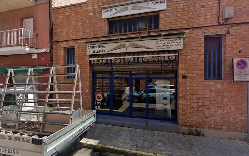 Fotografia tomada fuera de Carpintería de Aluminio Ra y Ju - Carpintería metálica y de aluminio en Lleida, Lérida