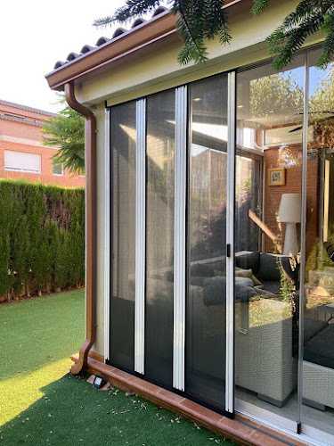 Fotografia tomada fuera de MOSQUISTOP S.L. - Carpintería metálica y de aluminio en Chiva, Valencia