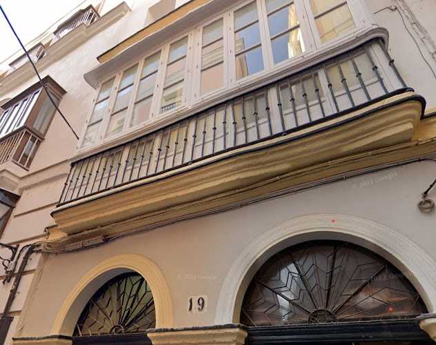 Fotografia tomada fuera de Francisco Javier Moyá Trinidad - Fábrica de muebles en Cádiz, Cádiz