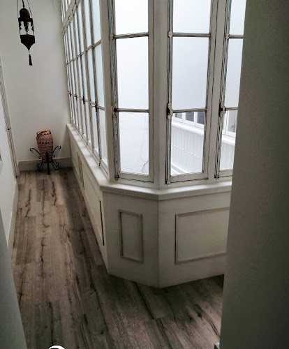 Fotografia tomada fuera de Parquet Abraham - Servicio de instalación de suelos de madera en Cádiz, Cádiz