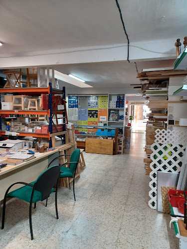 Fotografia tomada fuera de Estanterias Adoga - Carpintería en Cádiz, Cádiz