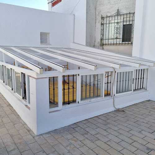 Fotografia tomada fuera de Alukort Aluminios - Carpintería metálica y de aluminio en Cádiz, Cádiz