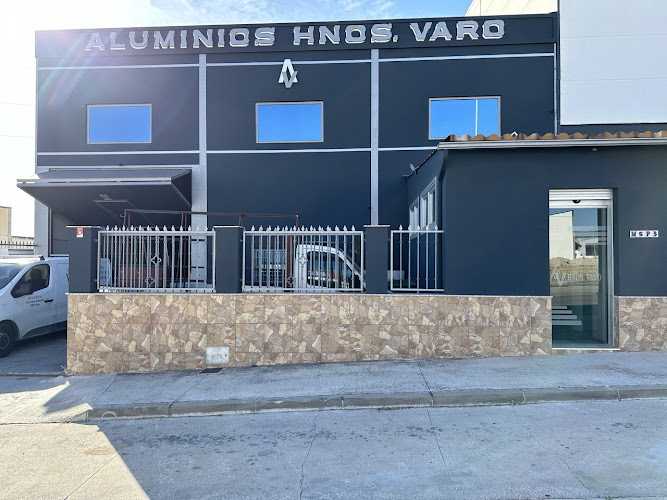 Fotografia tomada fuera de ALUMINIOS Y PVC HNOS VARO S.l - Ventana de aluminio en Cabra, Córdoba