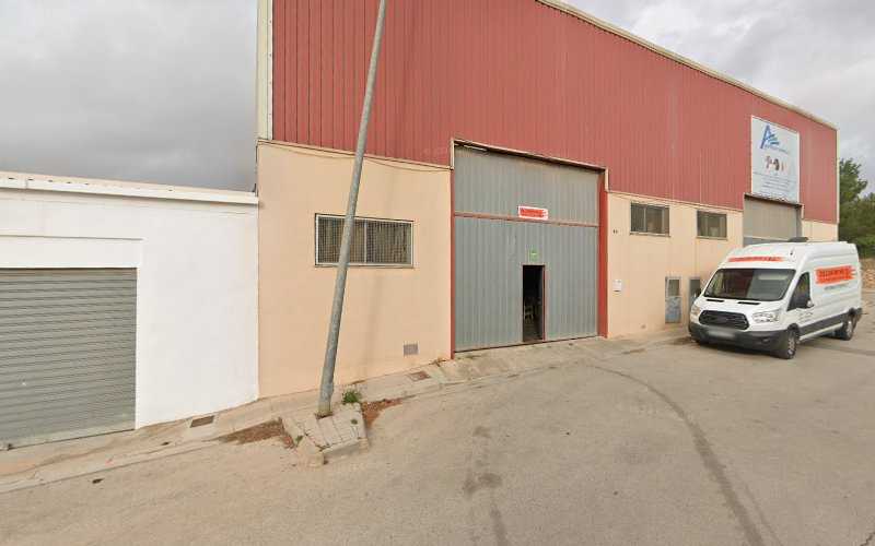 Fotografia tomada fuera de Carpintería Ebanistería Decorheme - Tienda de armarios en Buñol, Valencia