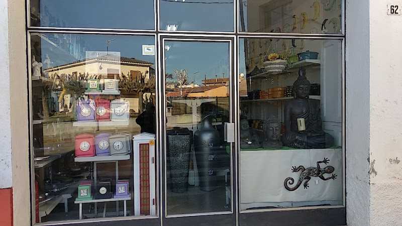 Fotografia tomada fuera de Ceràmiques Breda Segra - Tienda de regalos en Breda, Girona