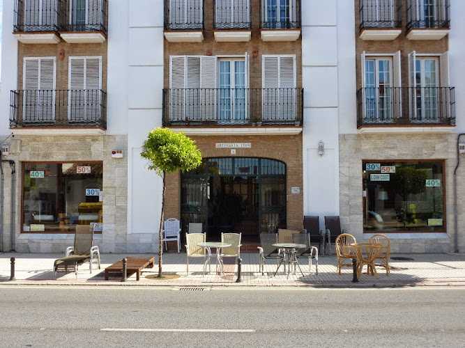 Fotografia tomada fuera de Artesanía IVOS - Tienda de muebles en Caleta de Vélez, Málaga