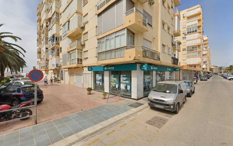 Fotografia tomada fuera de Alumetal 06 S.C. - Carpintería metálica y de aluminio en Caleta de Vélez, Málaga