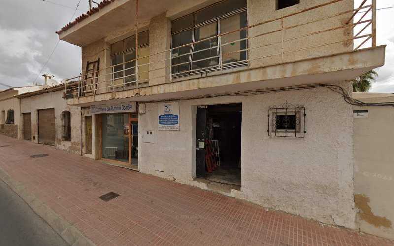 Fotografia tomada fuera de Aluminios Damser - Carpintería metálica y de aluminio en L'Alfàs del Pi, Alicante