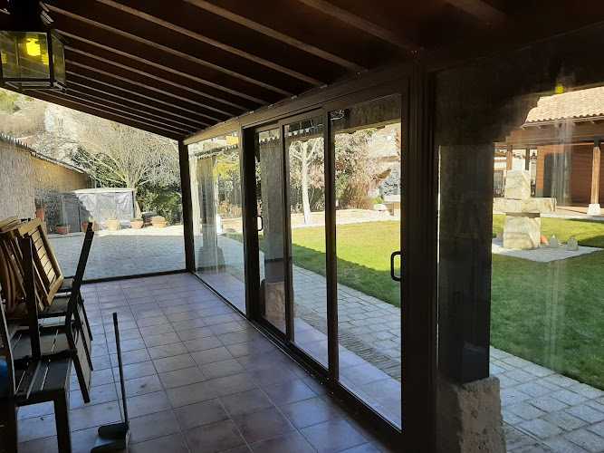Fotografia tomada fuera de Alucrisma De Sacedón S.L. - Carpintería metálica y de aluminio en Sacedón, Guadalajara
