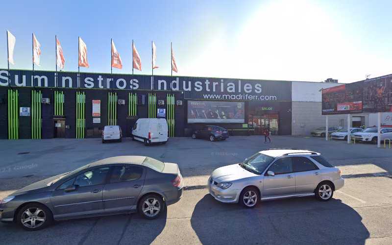 Fotografia tomada fuera de Puertas Mabor - Carpintería metálica y de aluminio en Arganda del Rey, Madrid