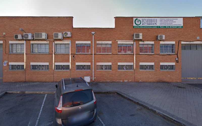 Fotografia tomada fuera de Desainnova Projects S.L. - Taller de instalación de puertas y ventanas en Arganda del Rey, Madrid