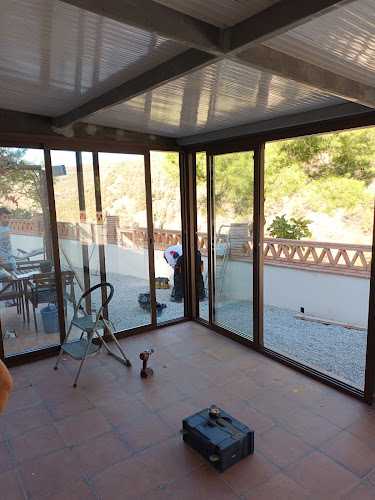 Fotografia tomada fuera de Carpinteria metálica aluminio p.v.c buselham - Carpintería metálica y de aluminio en Cómpeta, Málaga