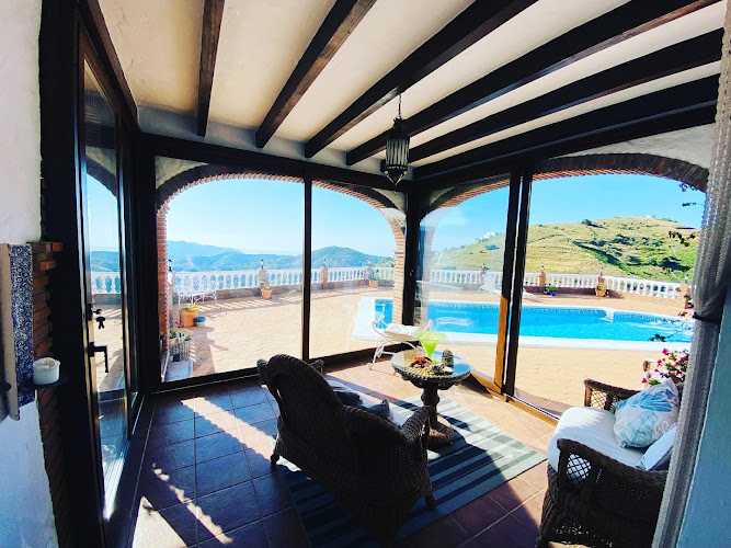 Fotografia tomada fuera de Tejeiro Carpintería Metálica - Carpintería metálica y de aluminio en Cómpeta, Málaga