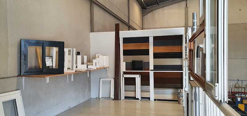 Fotografia tomada fuera de J.C ALUMINIO ALICANTE - Carpintería metálica y de aluminio en Alicante, Alicante