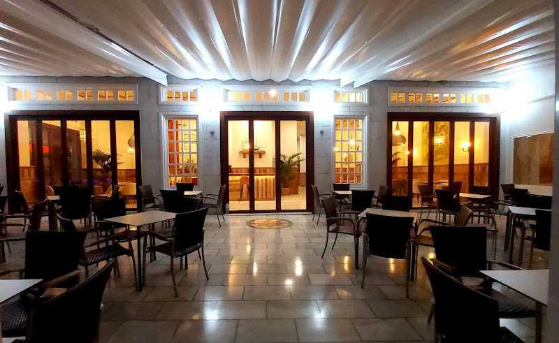 Fotografia tomada fuera de Emp. Aluminios Abellán,S.L.U. - Carpintería metálica y de aluminio en Alicante, Alicante