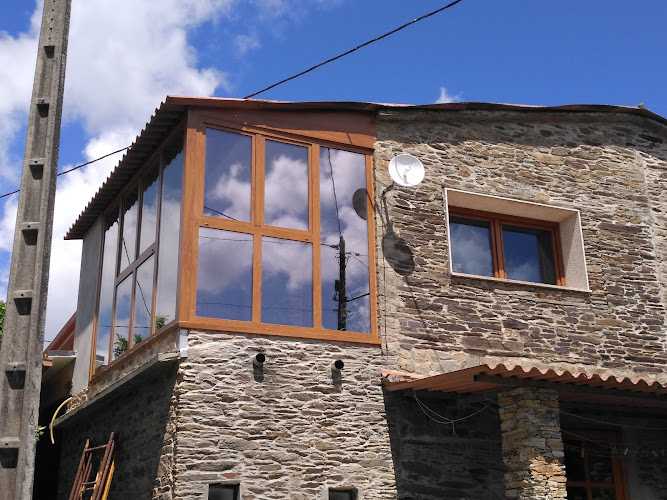 Fotografia tomada fuera de Aluminios Peiteado - Carpintería metálica y de aluminio en Vila de Cruces, Pontevedra