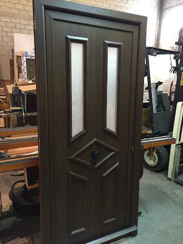 Fotografia tomada fuera de Carpintería Bernal - Fábrica de muebles en Calatayud, Zaragoza