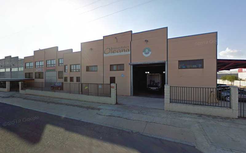 Fotografia tomada fuera de Muebles Oleana - Fábrica de muebles en Requena, Valencia