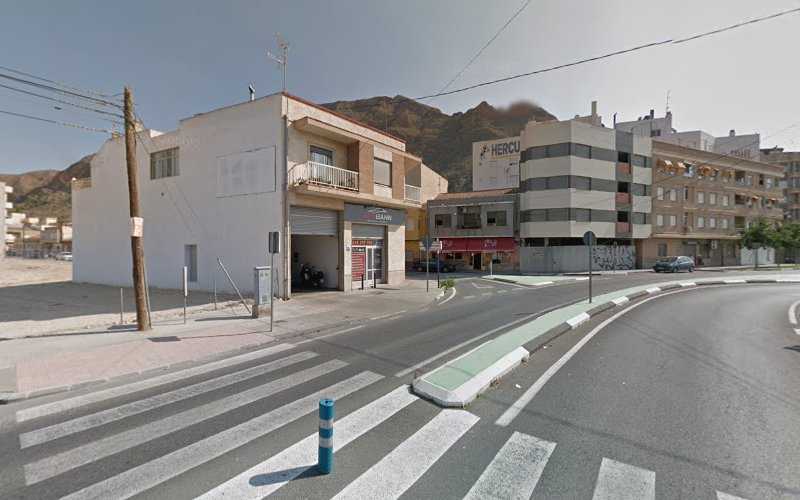 Fotografia tomada fuera de Carpintería de Aluminio la Murada - Carpintería metálica y de aluminio en Redován, Alicante