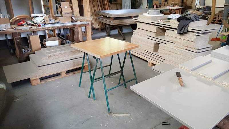 Fotografia tomada fuera de carpinteria carlinos - Oficinas de empresa en Pravia, Asturias