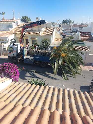 Fotografia tomada fuera de Jardinero Fabian Schunke - Ogrodnik en Cdad. Quesada, Alicante