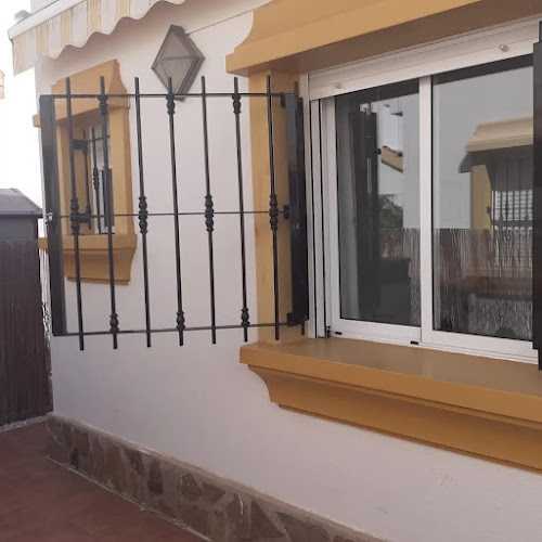 Fotografia tomada fuera de Metálica Artística S.L. - Carpintería en Los Montesinos, Alicante