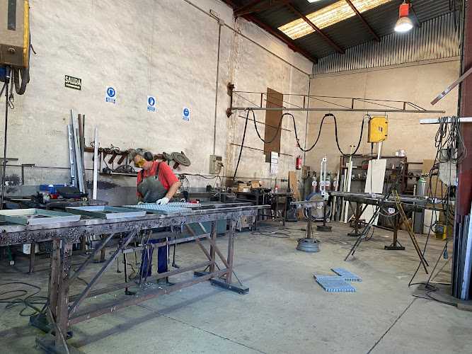 Fotografia tomada fuera de Metalicas Gayper Sl - Carpintería metálica y de aluminio en Formentera del Segura, Alicante