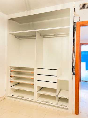 Fotografia tomada fuera de Armarios Y Puertas Dama - Carpintero en Málaga, Málaga