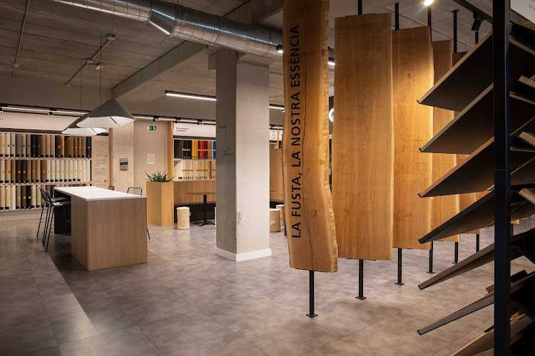 Fotografia tomada fuera de Maderas Gabarró Hermanos - Establecimiento de venta de madera en Polinyà, Barcelona