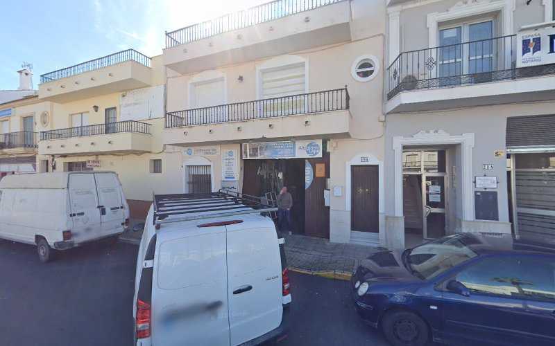 Fotografia tomada fuera de Aluglass Lepe - Carpintería metálica y de aluminio en Lepe, Huelva