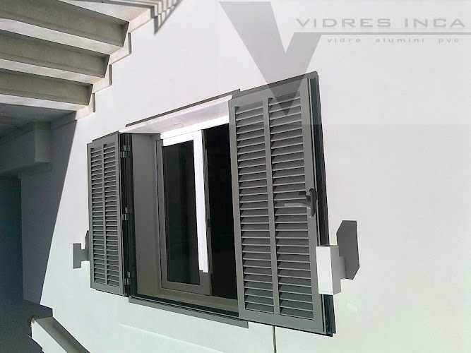Fotografia tomada fuera de Vidres Inca SL - Fabricante de PVC Schüco y Aluminio - Subministrament de finestres de PVC en Inca, Baleares