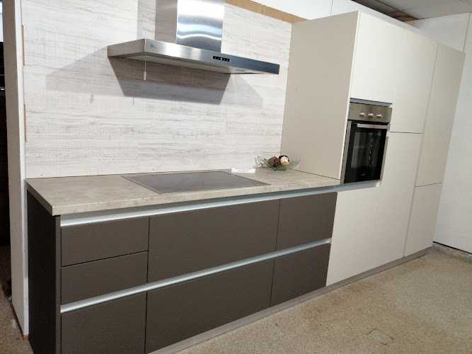 Fotografia tomada fuera de ESPAICUINA * Muebles de Cocina - Botiga de teles en Inca, Baleares