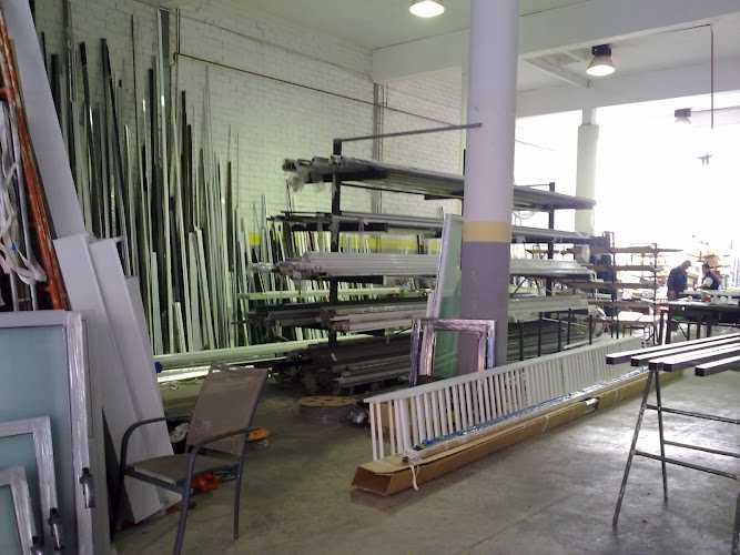 Fotografia tomada fuera de Aluminou G.V. - Carpintería metálica y de aluminio en Gavà, Barcelona