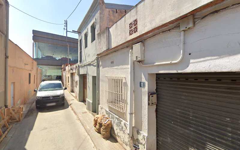 Fotografia tomada fuera de Alumark - Carpintería metálica y de aluminio en Gavà, Barcelona