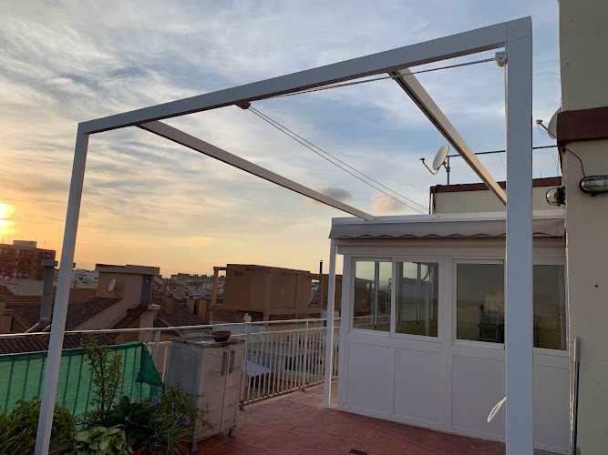 Fotografia tomada fuera de Dalumini Cerramientos de Aluminio - Carpintería metálica y de aluminio en Castellón de la Plana, Castellón