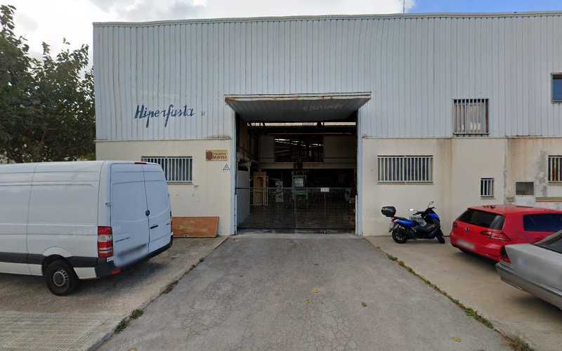 Fotografia tomada fuera de Hiperfusta S.L. - Taller - Tienda de armarios en Castellón de la Plana, Castellón