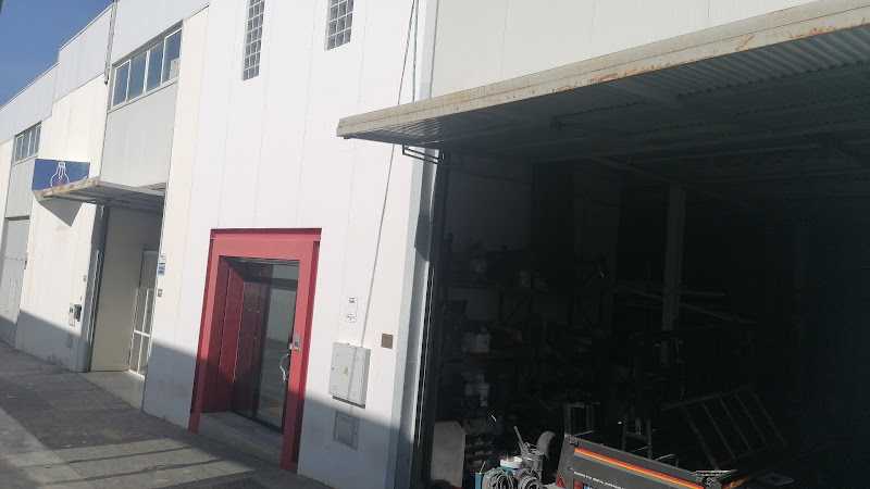 Fotografia tomada fuera de Coinox - Carpintería en Coín, Málaga