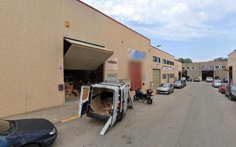 Fotografia tomada fuera de CIDEKO FUSTERIA SL - Mayorista de muebles en Girona, Girona