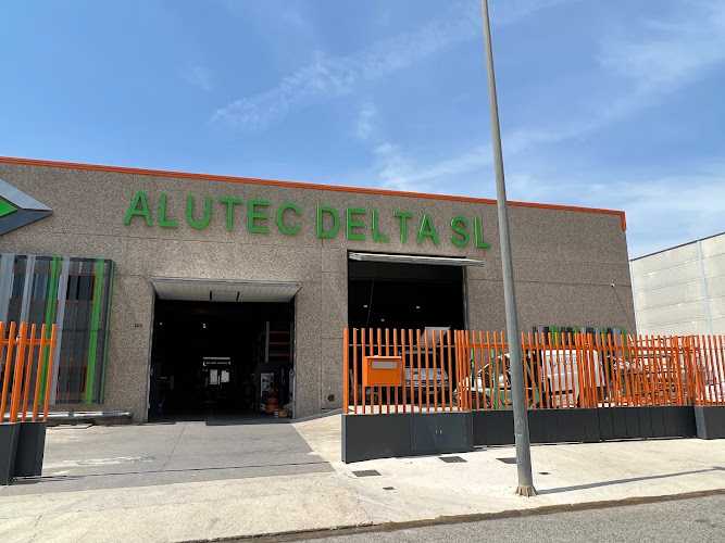 Fotografia tomada fuera de Alutec Delta - Carpintería metálica y de aluminio en Camarles, Tarragona
