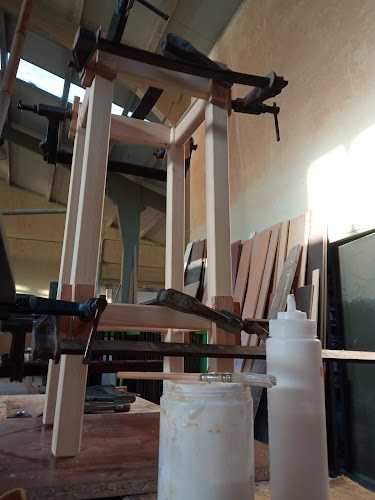 Fotografia tomada fuera de Carpintería y Ebanistería V.S.V. , S.L. - Carpintería en Tudela de Duero, Valladolid