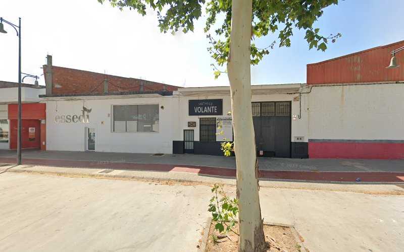 Fotografia tomada fuera de Metalls Volante - Carpintería en L'Alcúdia, Valencia