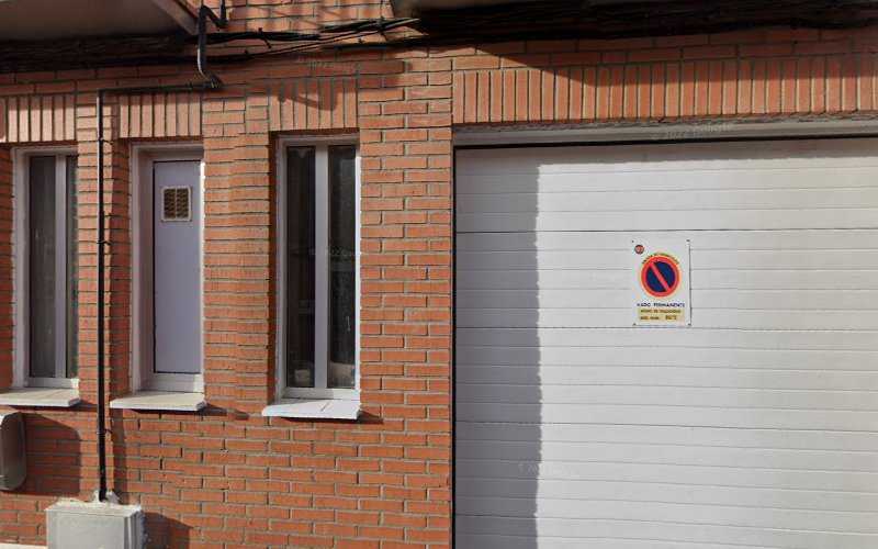 Fotografia tomada fuera de Carpintería / ebanistería Antonio Herrero Madrazo - Carpintero en Valladolid, Valladolid