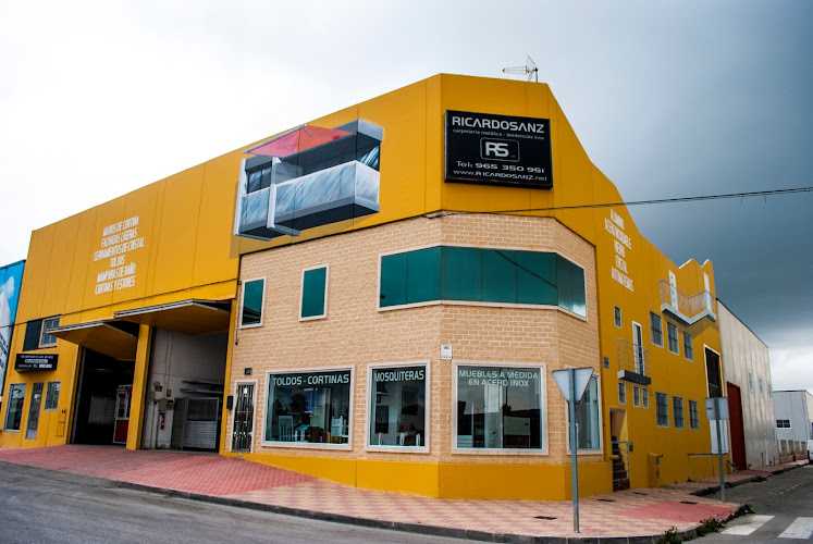 Fotografia tomada fuera de Ricardo Sanz - Carpinteria Metálica - Carpintería metálica y de aluminio en Jacarilla, Alicante