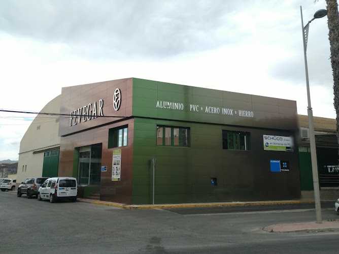 Fotografia tomada fuera de FEVEGAR - Ventana de aluminio en Jacarilla, Alicante