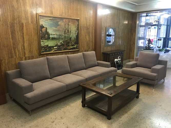 Fotografia tomada fuera de Tapicerias Joyca - Upholstery shop en Gerindote, Toledo